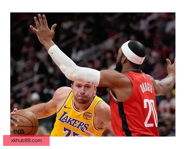 湖人连败止步活塞双杀无缘十连胜詹姆斯带伤仍准三双东契奇32分遗憾收官